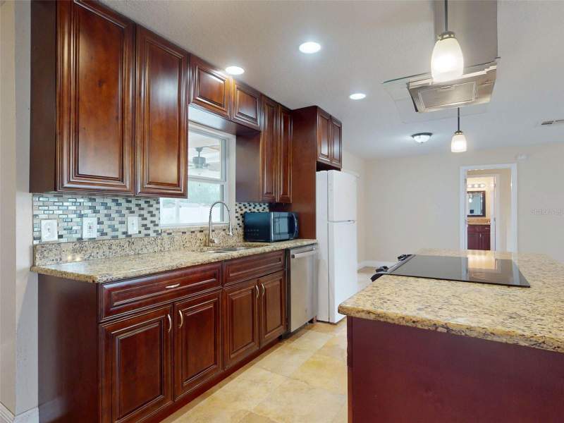 4 bedroom Single Family Residence at 2125 E Parkton Drive, Deltona Lakes Unit 70, Deltona — photo 3