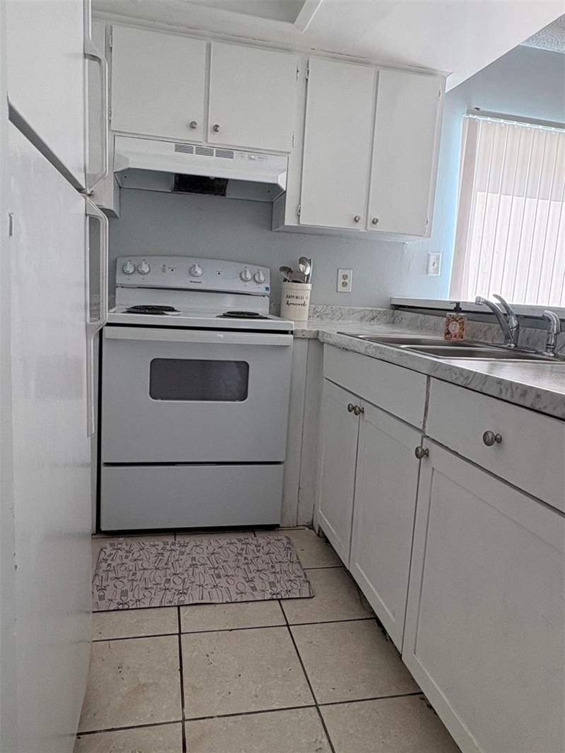 2 bedroom Townhouse at 13045 Londondary Place, Hapshire Villas Unrec Tnhse Place, Tampa — photo 3