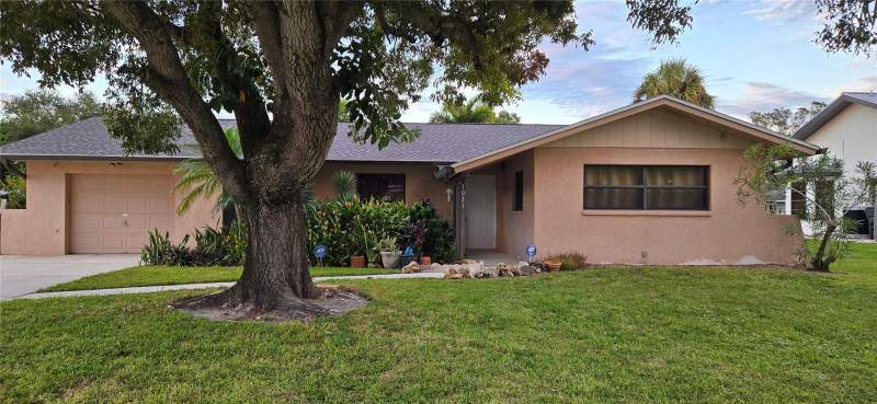 2 bedroom Single Family Residence at 1031 Averly Street, Whiskey Creek Terrace, Fort Myers — photo 2