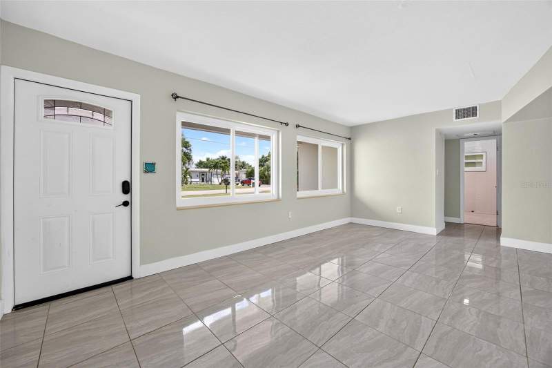 3 bedroom Single Family Residence at 530 Lindley Terrace, Port Charlotte Sec 025, Port Charlotte — photo 5