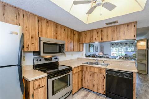 207 Cypress Lane, Oldsmar FL - photo 6 of 25