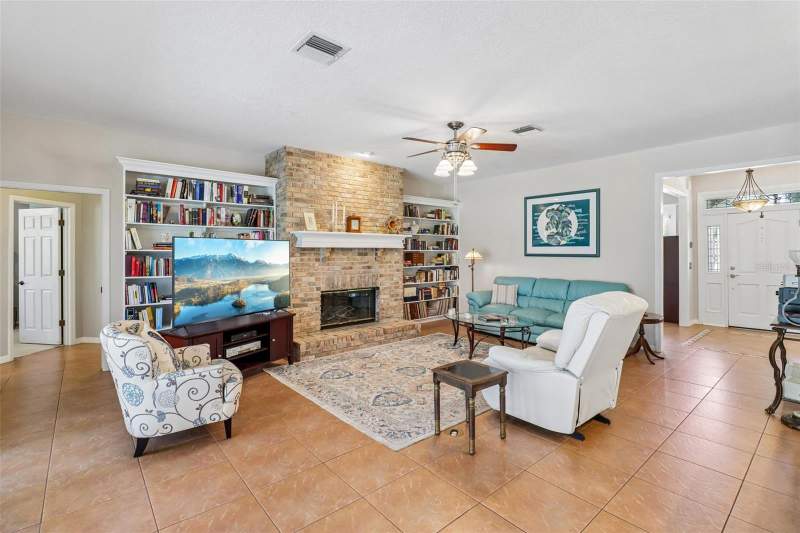 4 bedroom Single Family Residence at 1616 Regal Cove Court, Regal Cove, Kissimmee — photo 4