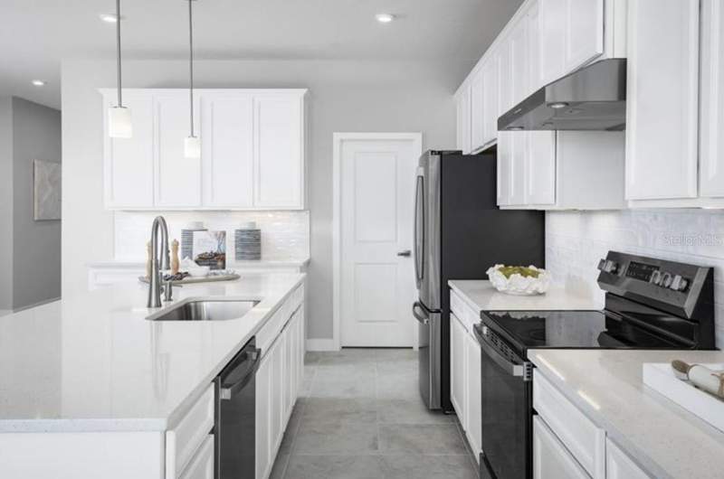 4 bedroom Single Family Residence at 8458 Swan View Circle, Morningside Reserve, Leesburg — photo 3