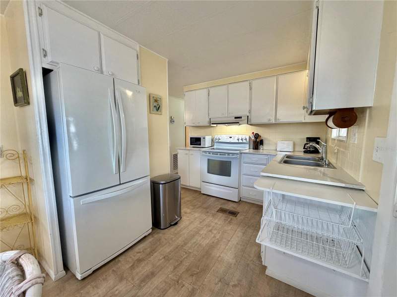 2 bedroom Mobile Home at 109 Camellia Trail, Hawthorne At Leesburg A Coop, Leesburg — photo 5