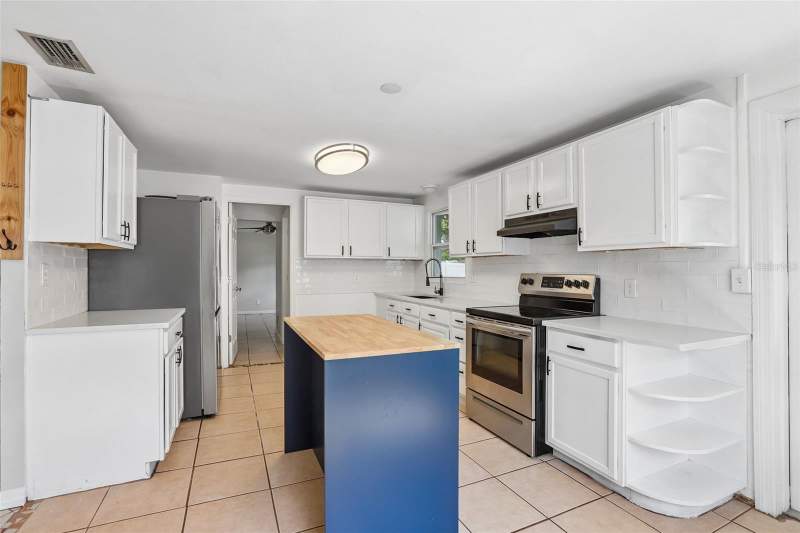 4 bedroom Single Family Residence at 8090 68th Street, Fairlawn Park Manor, Pinellas Park — photo 5