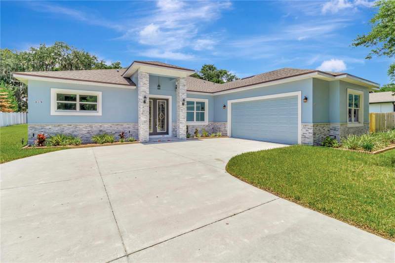 5 bedroom Single Family Residence at 319 Water Shore Drive, Leesburg Waters Edge Sub, Leesburg — photo 2