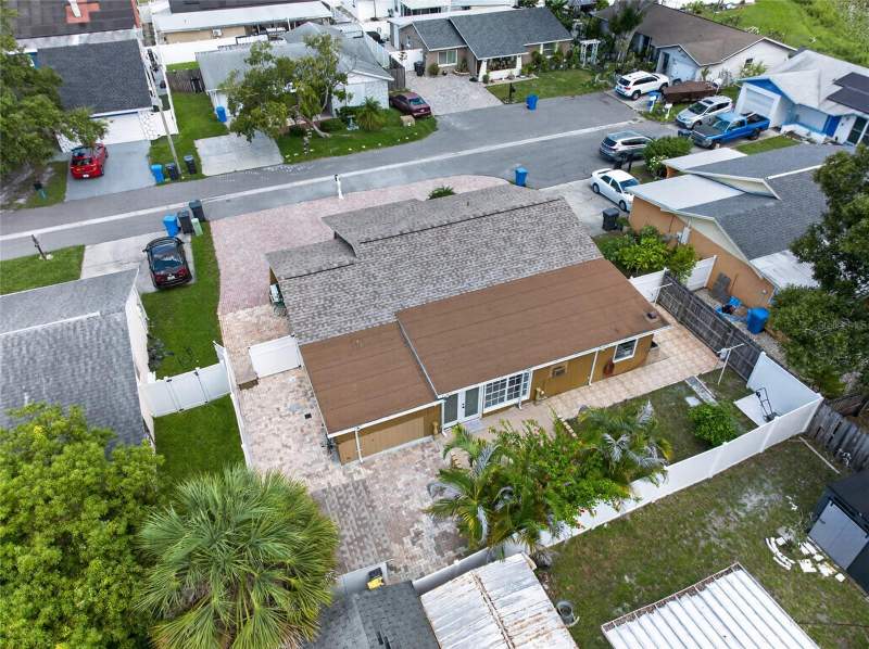 4 bedroom Single Family Residence at 6711 Glen Forest Court, Timberlane Sub Unit 6, Tampa — photo 3