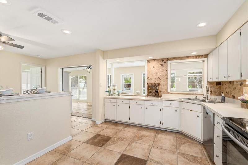 3 bedroom Single Family Residence at 22181 New York Avenue, Port Charlotte Sec 013, Port Charlotte — photo 5