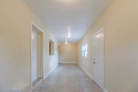 4320 Meadowbrook Avenue, Orlando FL - photo 10 of 24