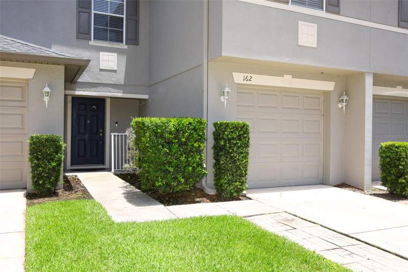 3 bedroom Townhouse at 162 CONSTITUTION WAY, HERITAGE PARK TWNHMS, WINTER SPRINGS — photo 2