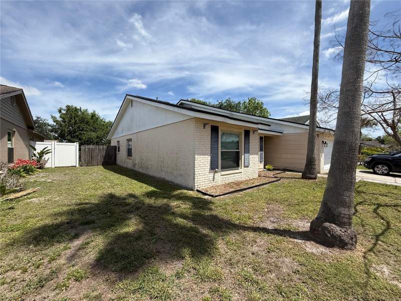 3 bedroom Single Family Residence at 712 Hazy Meadow Court, Lakeview Village Sec C Uni, Brandon — photo 3