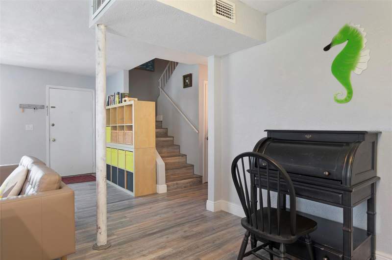 2 bedroom Townhouse at 3281 38th Way #C, West Shore Village Two, St Petersburg — photo 2