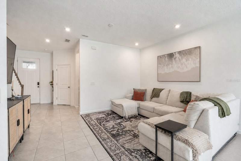 3 bedroom Townhouse at 1157 Seaside Mist Trail, Soleil At Westside, Kissimmee — photo 2