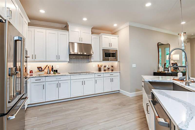 4 bedroom Single Family Residence at 19354 Lochside Lane, Lochside, Mount Dora — photo 2
