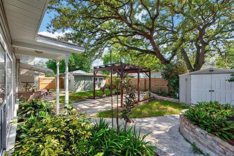 5 bedroom Single Family Residence at 11005 N 27th Street, Sherwood Heights Unit 2, Tampa — photo 3