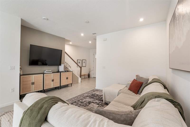 3 bedroom Townhouse at 1157 Seaside Mist Trail, Soleil At Westside, Kissimmee — photo 3