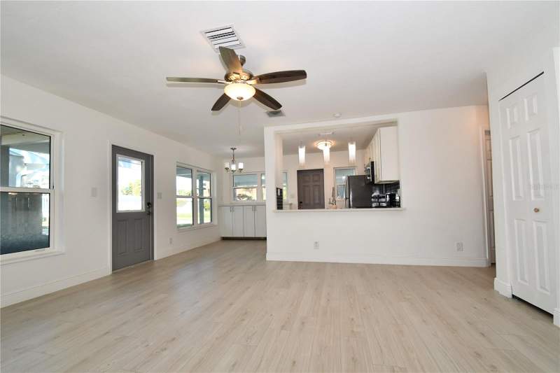 2 bedroom Single Family Residence at 547 TRADE WINDS DRIVE, BAYWOOD SHORES 1ST ADD, DUNEDIN — photo 4
