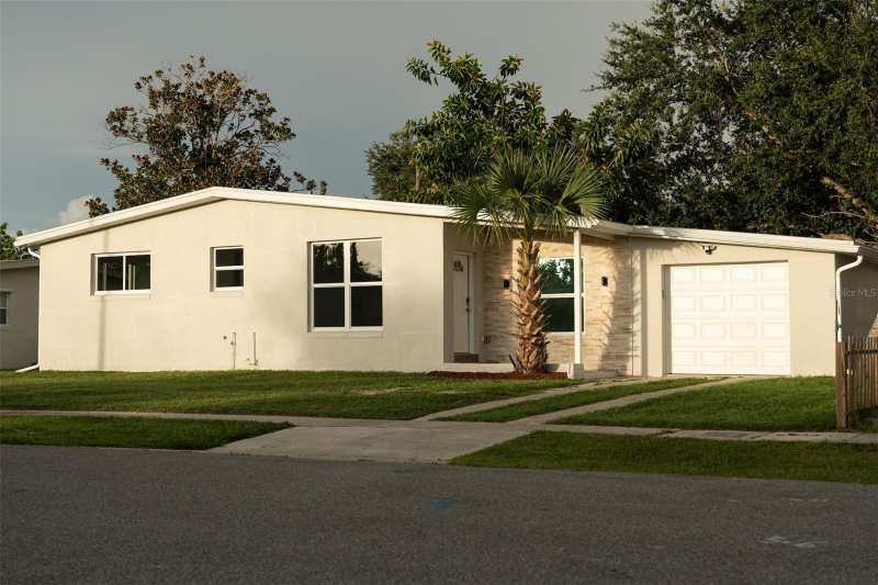 3 bedroom Single Family Residence at 2464 Warne Street, Port Charlotte Sec 045, Port Charlotte — photo 1
