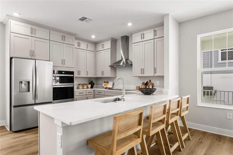 6 bedroom Single Family Residence at 320 43RD AVENUE, NORTHEAST PARK, ST PETERSBURG — photo 3