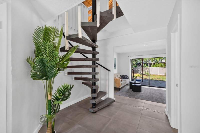 4 bedroom Single Family Residence at 1300 Pleasant Way, Pinellas Point Add Sec A Mound Sec, St Petersburg — photo 5