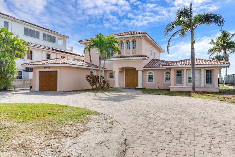 3 bedroom Single Family Residence at 16116 Gulf Boulevard, Acreage & Unrec, Redington Beach — photo 2