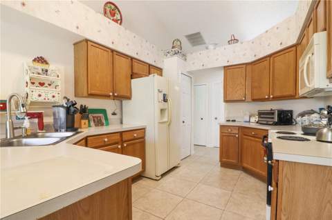 25339 Crestwater Drive, Leesburg FL - photo 6 of 22