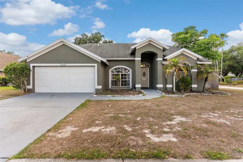 4 bedroom Single Family Residence at 12106 Shady Forest Drive, Riverglen Unit 1, Riverview — photo 1