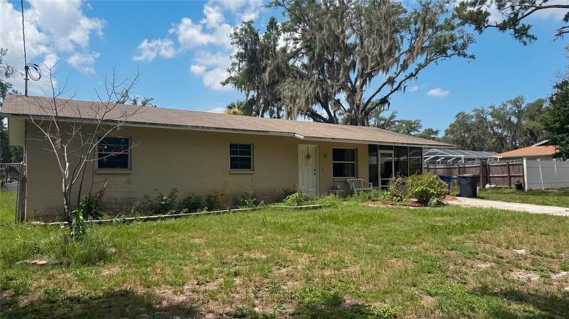 3 bedroom Single Family Residence at 11129 Roberts Lane, Happy Acres Sub No 1 Section D, Riverview — photo 2