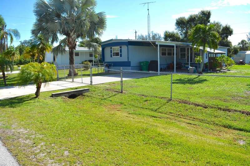 2 bedroom Manufactured Home at 15266 Circle Drive, Tamiami Mobile Village, Punta Gorda — photo 1
