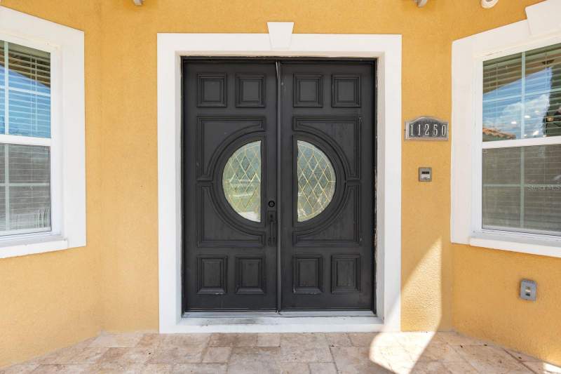 5 bedroom Single Family Residence at 11250 McMullen Road, Shadow Run Unit 1, Riverview — photo 3