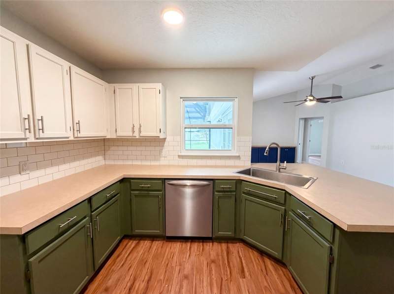 4 bedroom Single Family Residence at 546 Penns Neck Drive, Eastbrook Ph 01, Deland — photo 2