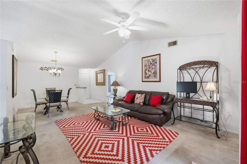 3 bedroom Single Family Residence at 1723 Tarah Trace Drive, Brandon Traces, Brandon — photo 4