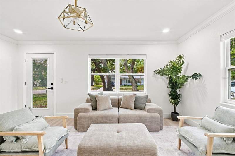 2 bedroom Single Family Residence at 4733 25th Avenue, Bridwells Shadow Lawn Park, St Petersburg — photo 2