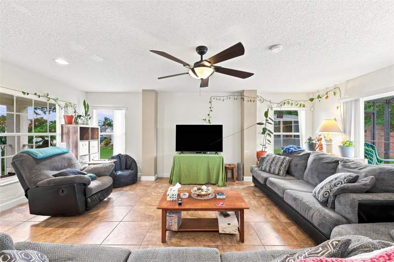 5 bedroom Single Family Residence at 611 Abaco Court, Bass Lake Estates, Kissimmee — photo 5