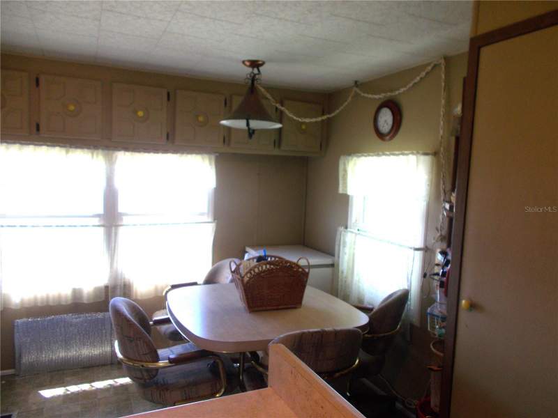 2 bedroom Mobile Home at 6384 Charm Court, Holiday Park, North Port — photo 5