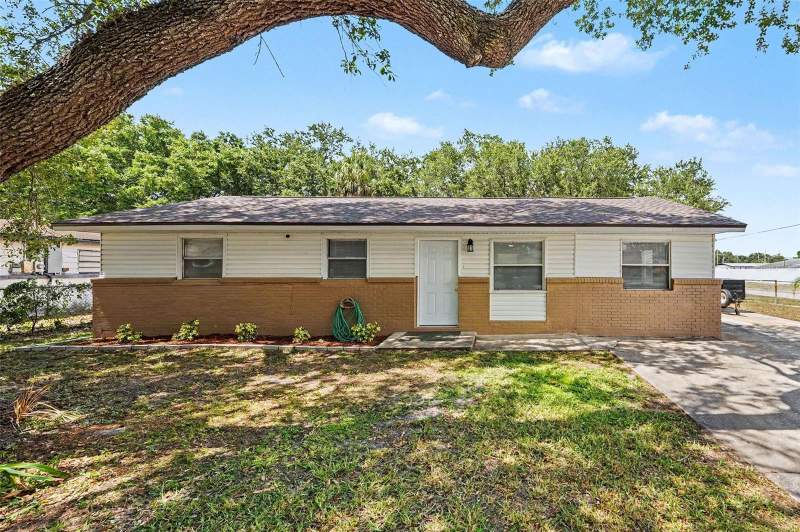 4 bedroom Single Family Residence at 7924 Bahia Avenue, Progress Village Unit 1, Tampa — photo 2