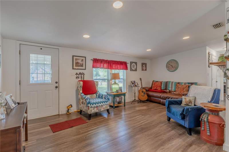 3 bedroom Manufactured Home at 4536 Empire Church Rd, Groveland Farms 35-22-24, Groveland — photo 4