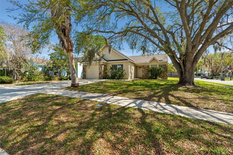 3 bedroom Single Family Residence at 8301 Iberia Place, Riverdale Sub Ph 2, Tampa — photo 3