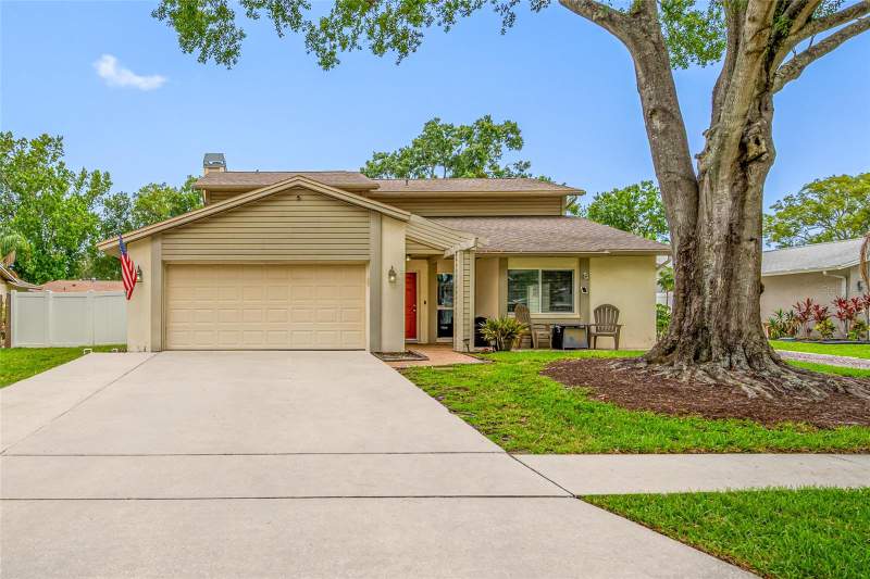 4 bedroom Single Family Residence at 15816 Hound Horn Lane, Country Place Unit IV A, Tampa — photo 2