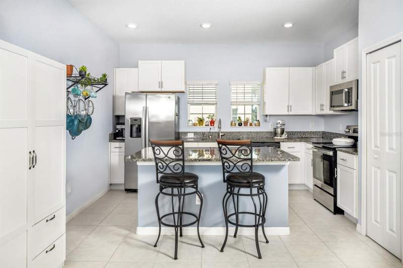 2 bedroom Townhouse at 842 Tennyson Mill Circle, Palm River Twnhms Ph 2, Tampa — photo 2