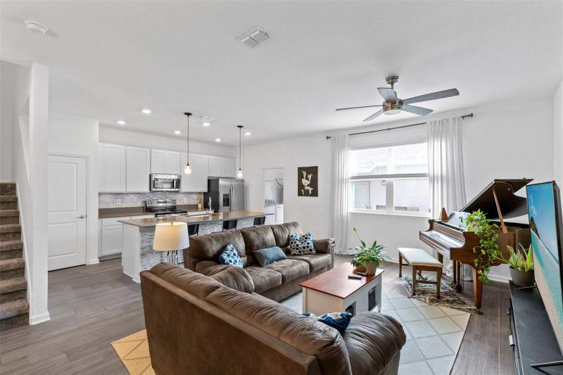 4 bedroom Townhouse at 10607 WORDS DRIVE, STOREY GROVE PH 4, WINTER GARDEN — photo 5