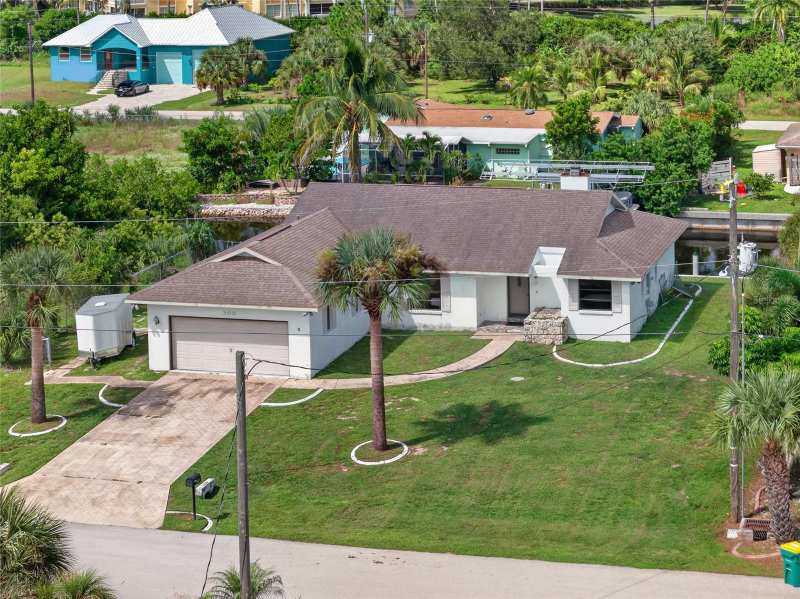 2 bedroom Single Family Residence at 300 Tarpon Way, Charlotte Park, Punta Gorda — photo 1