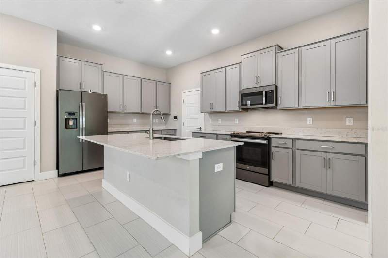 4 bedroom Single Family Residence at 7409 S KISSIMMEE STREET, PORT TAMPA CITY MAP, TAMPA — photo 3