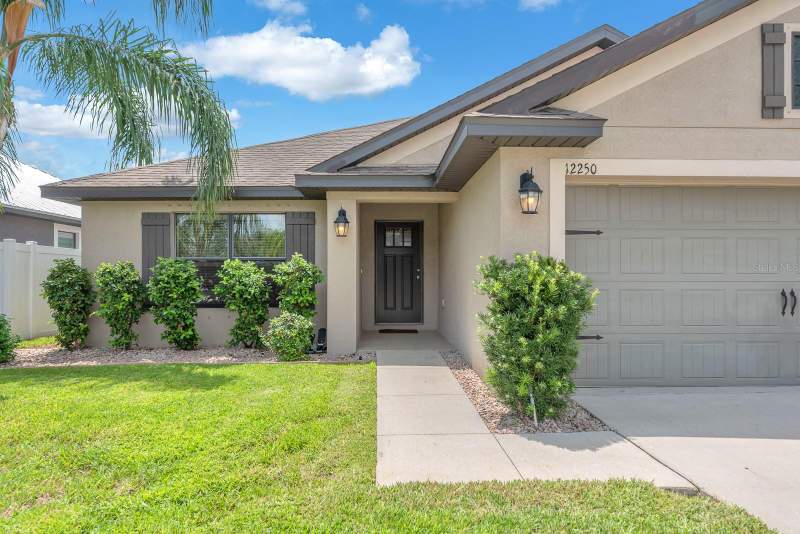 3 bedroom Single Family Residence at 12250 Legacy Bright Street, Park Creek Ph 2B, Riverview — photo 2