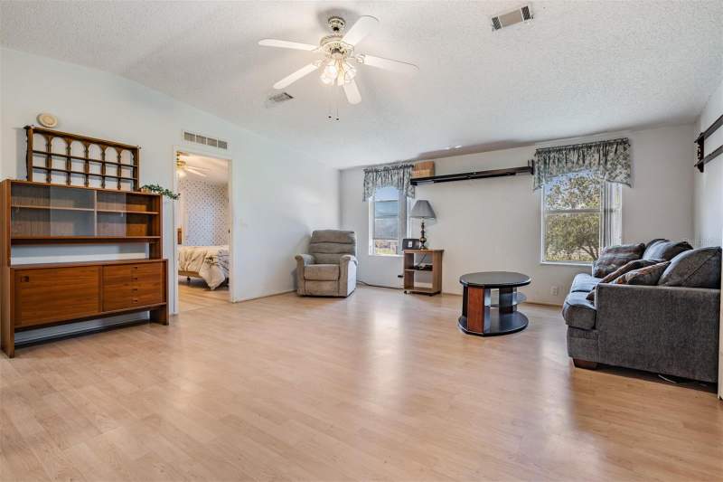 3 bedroom Manufactured Home at 37700 Neukom Avenue, Grand Horizons, Zephyrhills — photo 3