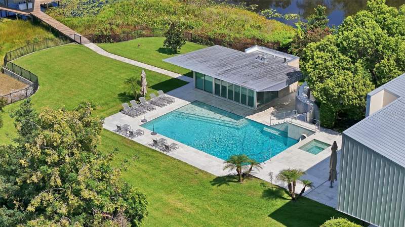 5 bedroom Single Family Residence at 2821 Linthicum Place, Tampa, Tampa — photo 2