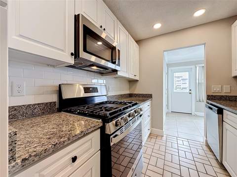 6025 Shore Boulevard #106, Gulfport FL - photo 16 of 74