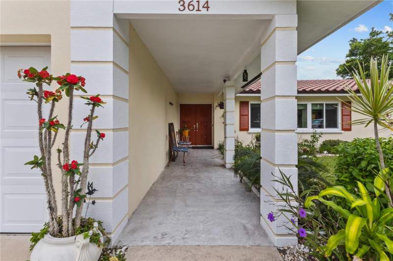 3 bedroom Single Family Residence at 3614 Pembrook Drive, Village Green Club Estates, Sarasota — photo 3