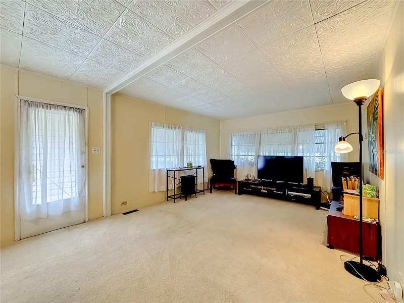 1 bedroom Mobile Home at 4676 66th Lane #20, El Rey Mobile Home Park Unrec, St Petersburg — photo 3