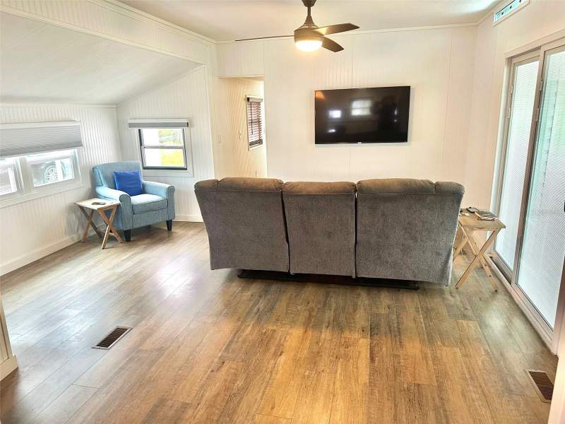 2 bedroom Mobile Home at 9790 66TH STREET #362, CLEARWATER CASCADE M/H PARK UNREC, PINELLAS PARK — photo 4